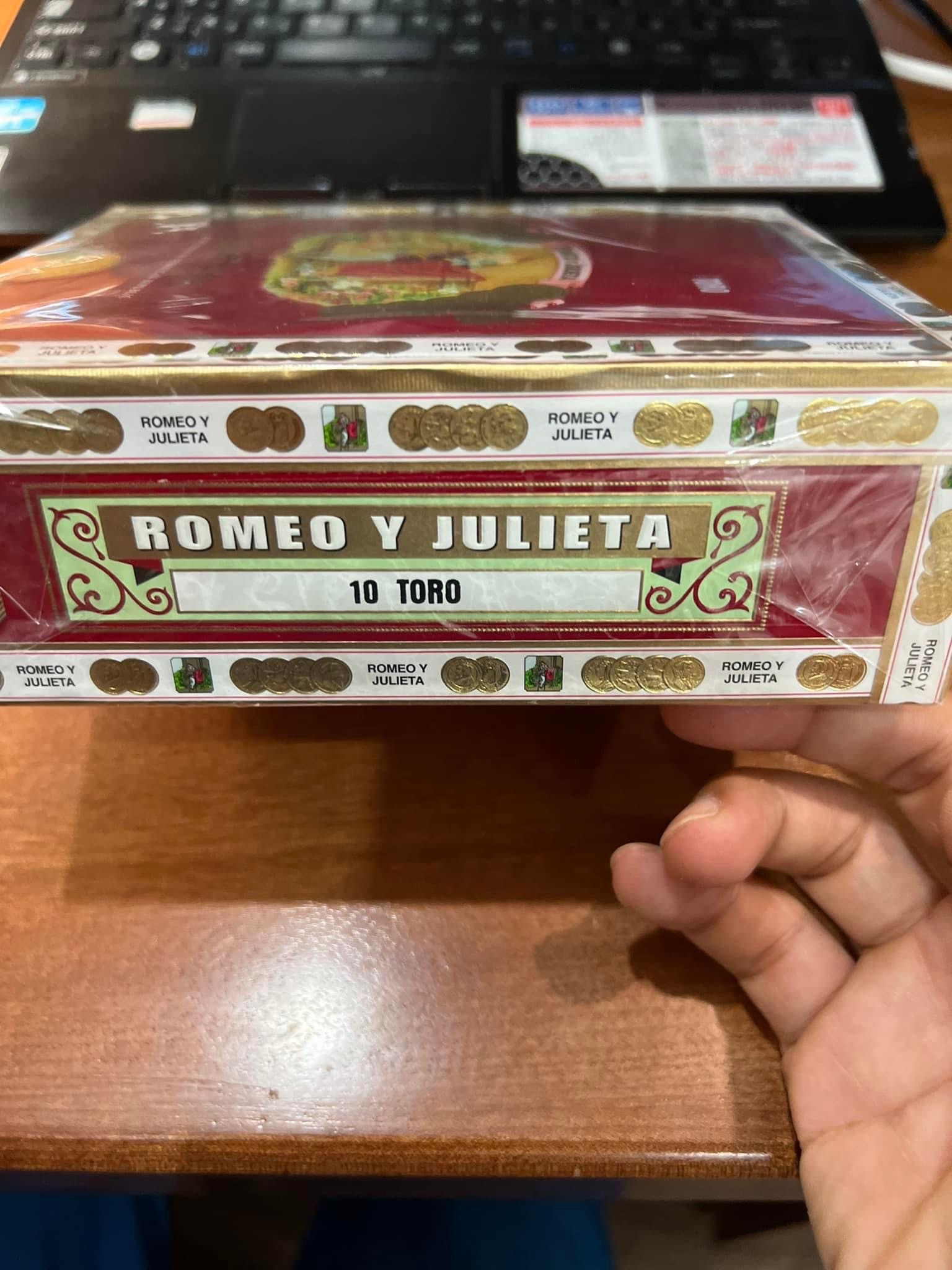 Romeo y Julieta Reserva Real Toro Hộp 10 Điếu